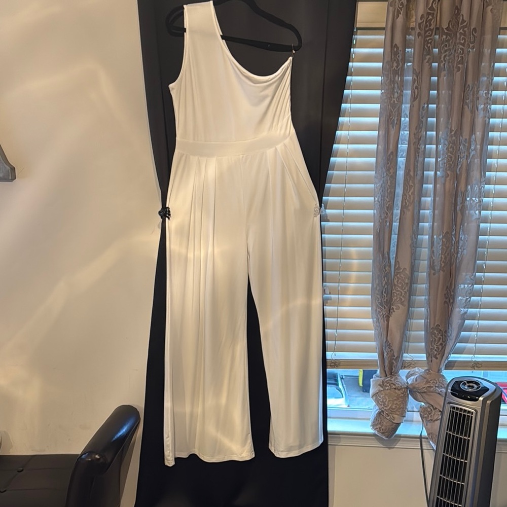 Elegant White One-Shoulder Jumpsuit